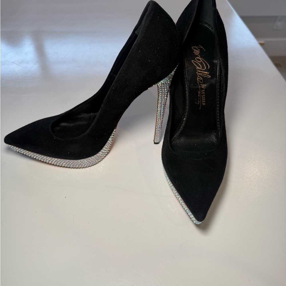 Le Silla Black and Silver High Heel Pumps